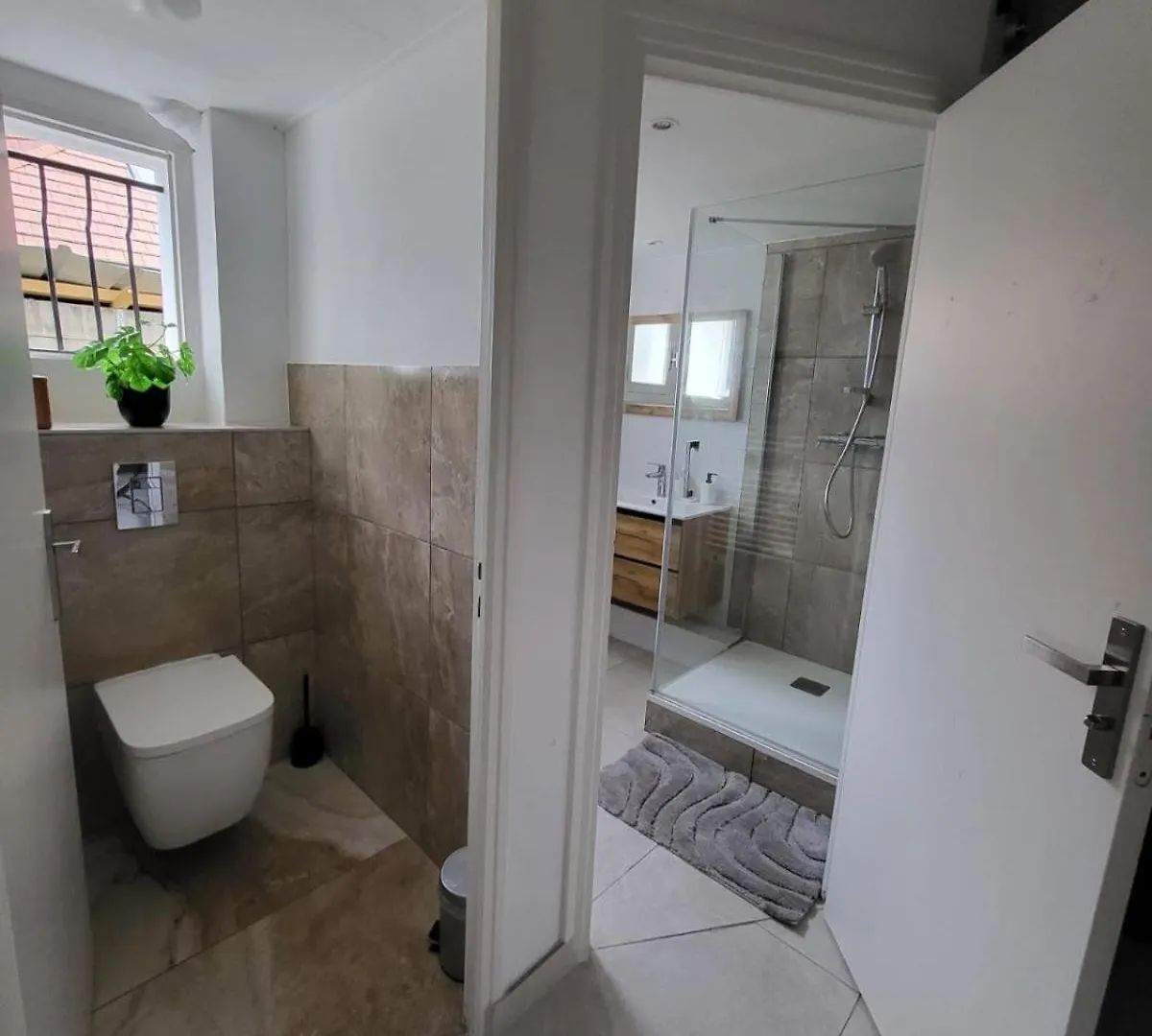 Logement Paisible Avec Jardin, Acces Plain Pied Sans Escalier, Parking Et Wifi Roche-la-Moliere Apartament